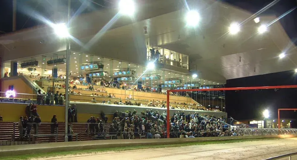 PREVIEW - Lifford Oaks final is live on sisracing.tv on Saturday